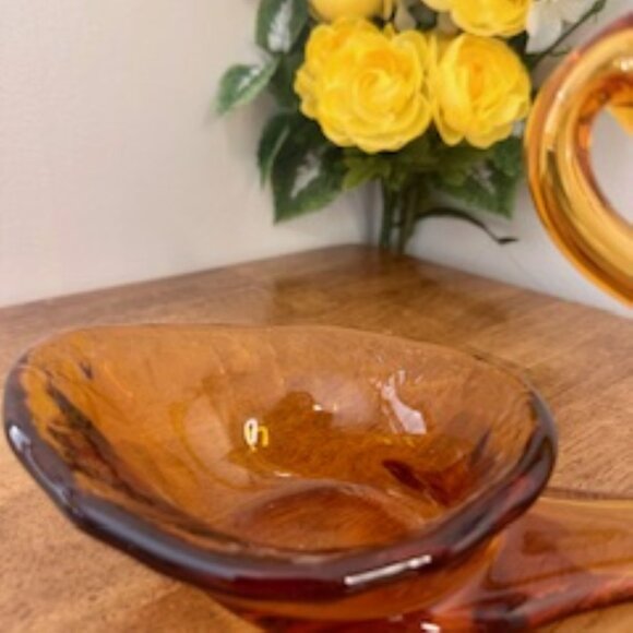 Vintage Amber Hand-Blown Glass Swan Candy or Trinket Dish – Mid-Century Elegance - Picture 3 of 6